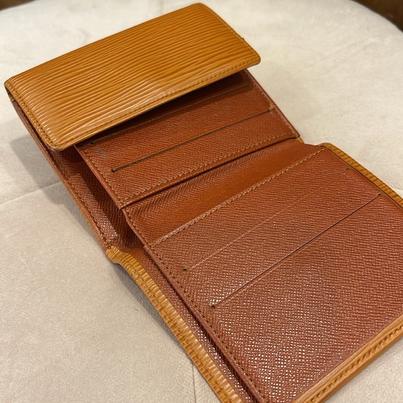 Louis Vuitton Epi Noe Wallet - Picture 5 of 16